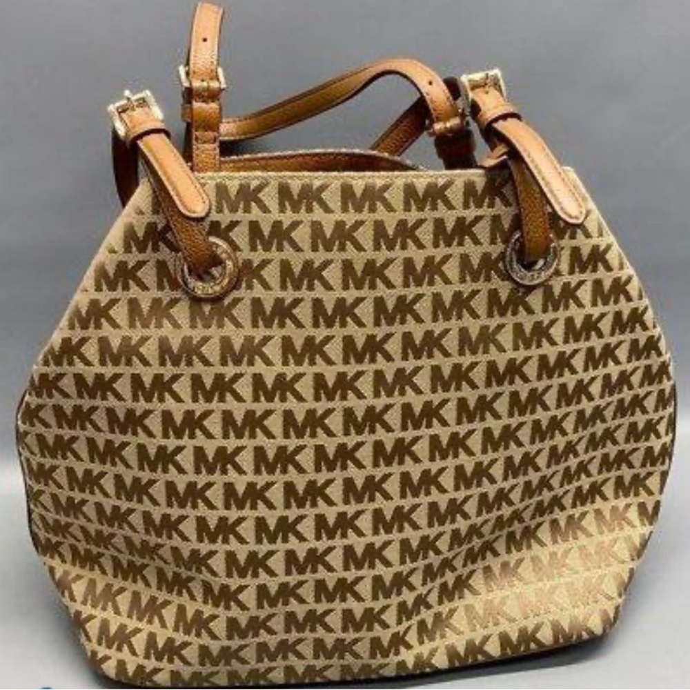 Michael Kors MK canvas/leather Shoulder Bag with light use great shape